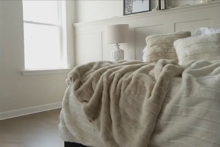 Snow & Oatmeal Alaska Throws